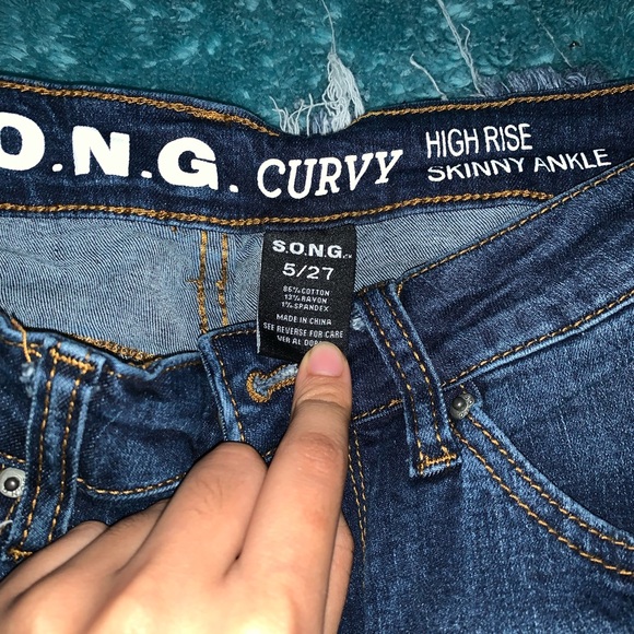 Ripped jeans - Picture 2 of 2